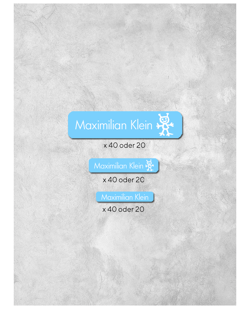 Ein hellblauer Großer-,  Kleiner und Mini Namensaufkleber, alle in der Schriftart Clear and Simple und mit dem Namen von Maximillian Klein beschriftet. Die großen und kleinen Aufkleber sind mit dem Symbol eines Aliens gekennzeichnet. Der Hintergrund ist in grau meliertem Marmor.